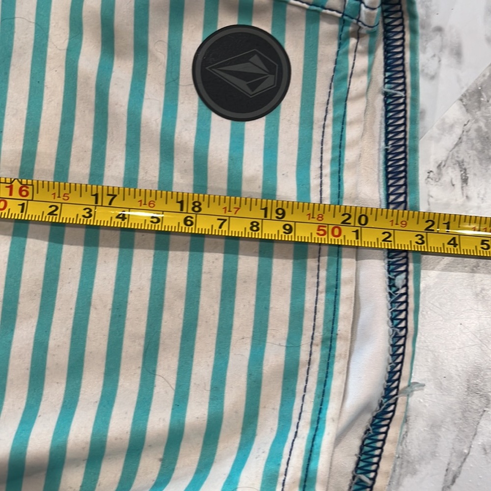 Volcom swim trunks - Picture 6 of 6